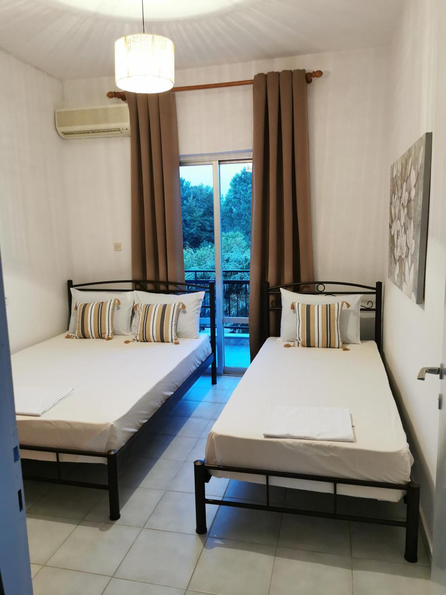 Adamidis * Paralia Skotinis