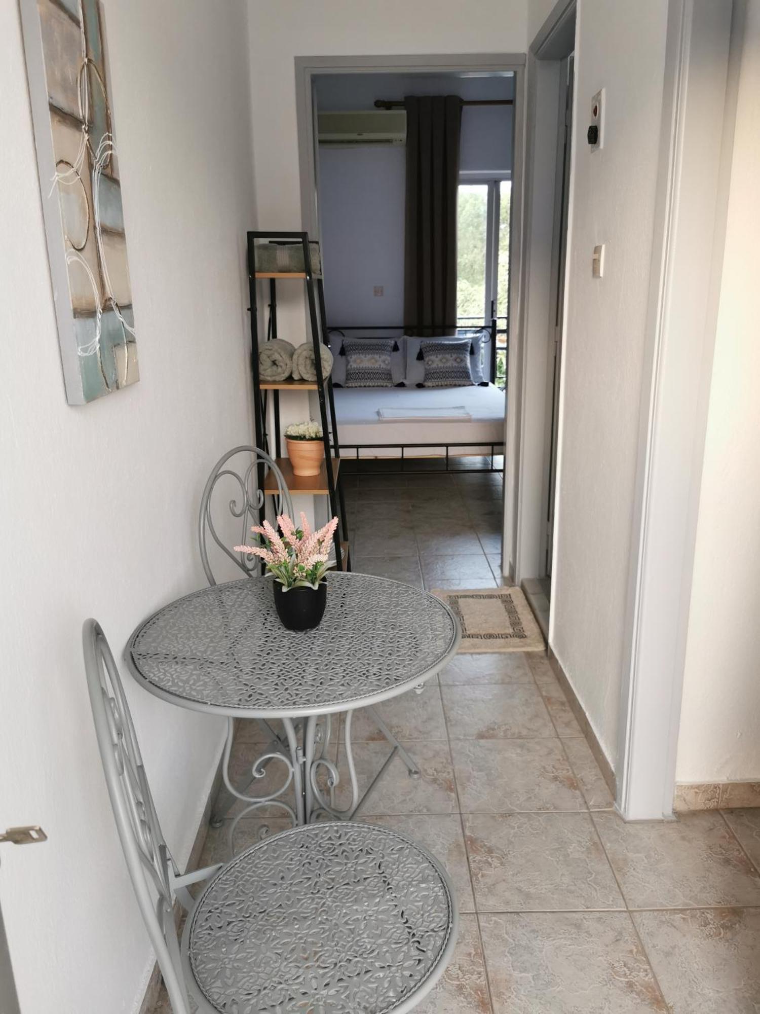 Adamidis Paralia Skotinis